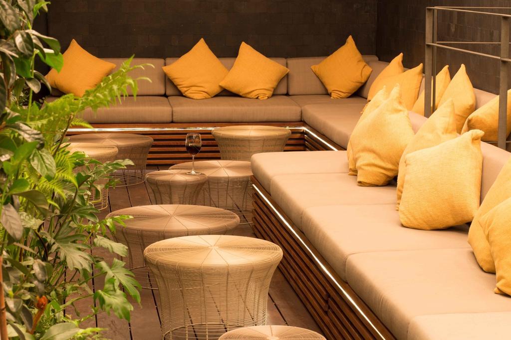 Suites Contempo Meksyk Zewnętrze zdjęcie The interior of the lounge