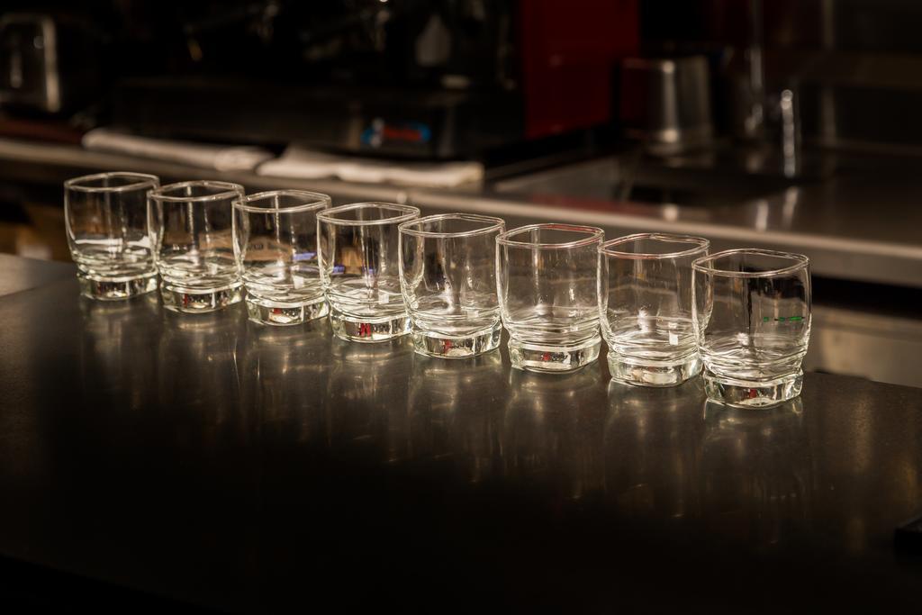 Suites Contempo Meksyk Zewnętrze zdjęcie A row of shot glasses