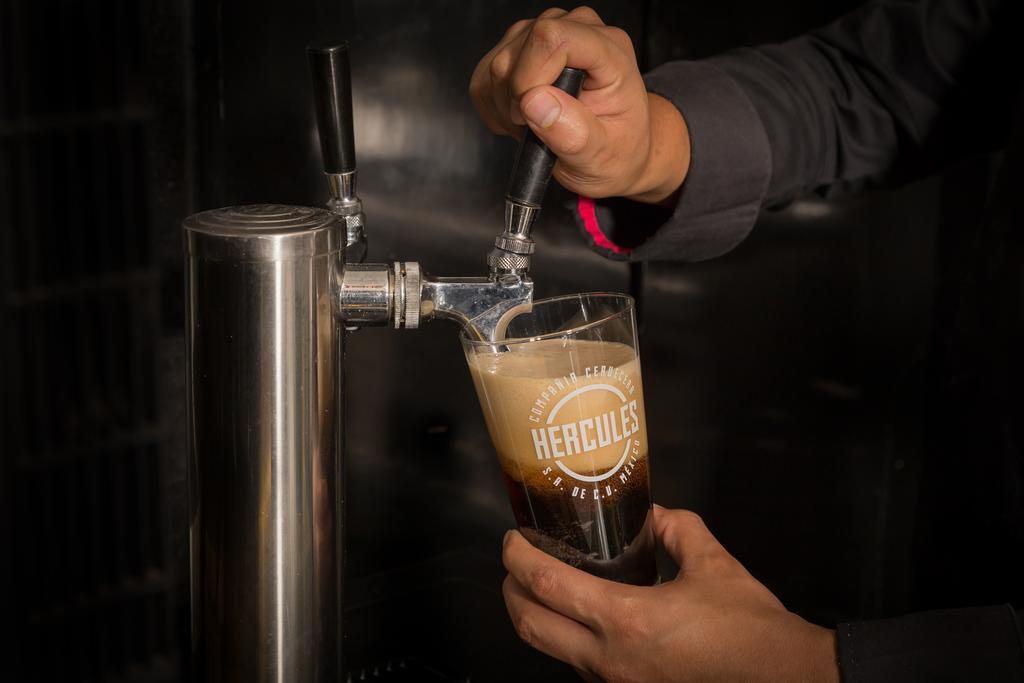 Suites Contempo Meksyk Zewnętrze zdjęcie A beer tap in use