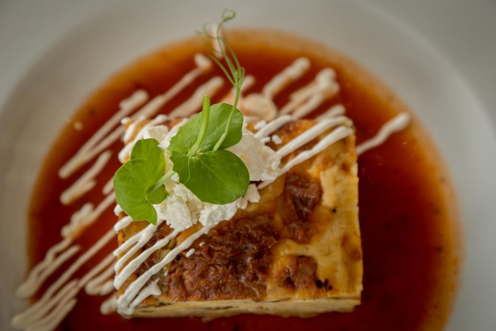Suites Contempo Meksyk Zewnętrze zdjęcie A piece of quiche with a garnish