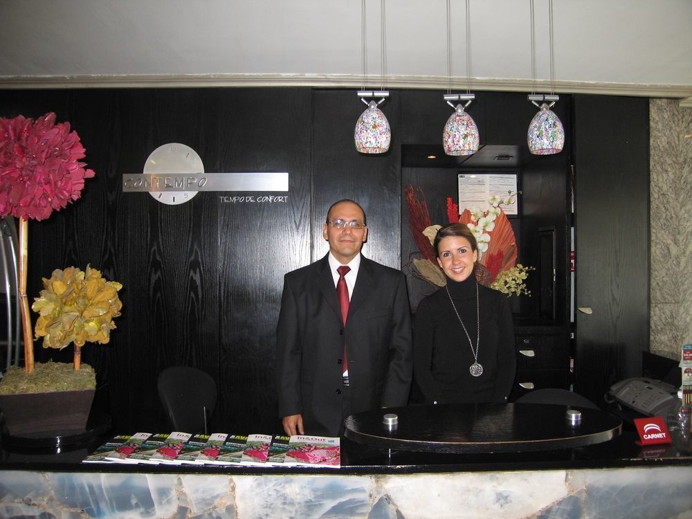 Suites Contempo Meksyk Zewnętrze zdjęcie A concierge at a hotel