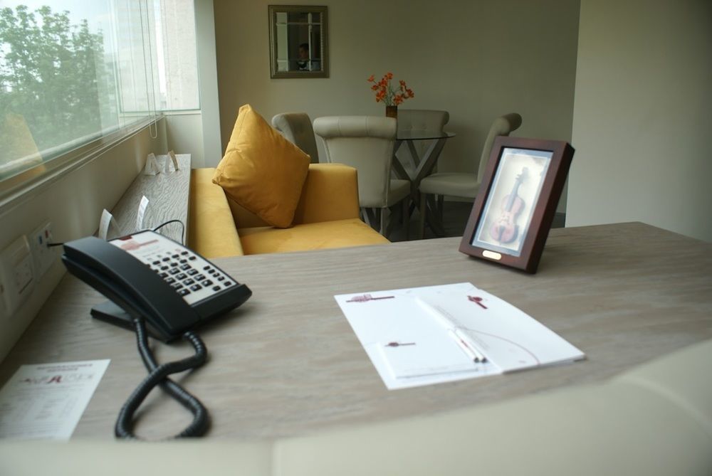 Suites Contempo Meksyk Zewnętrze zdjęcie A desktop video phone