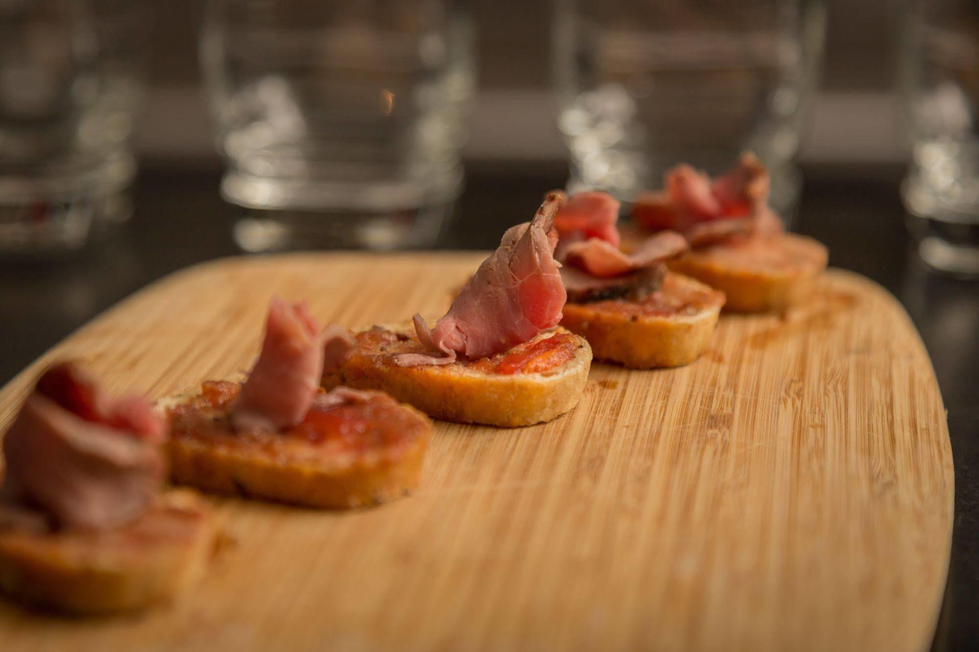 Suites Contempo Meksyk Zewnętrze zdjęcie Toast with ham